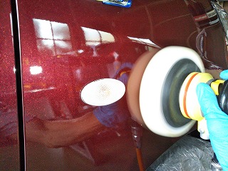 ソリオの磨き作業