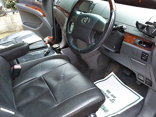 エスティマ車内